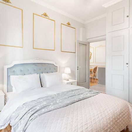 Charming Mini-Palace In Colorful Exarhia Area Apartment Athens Luaran gambar