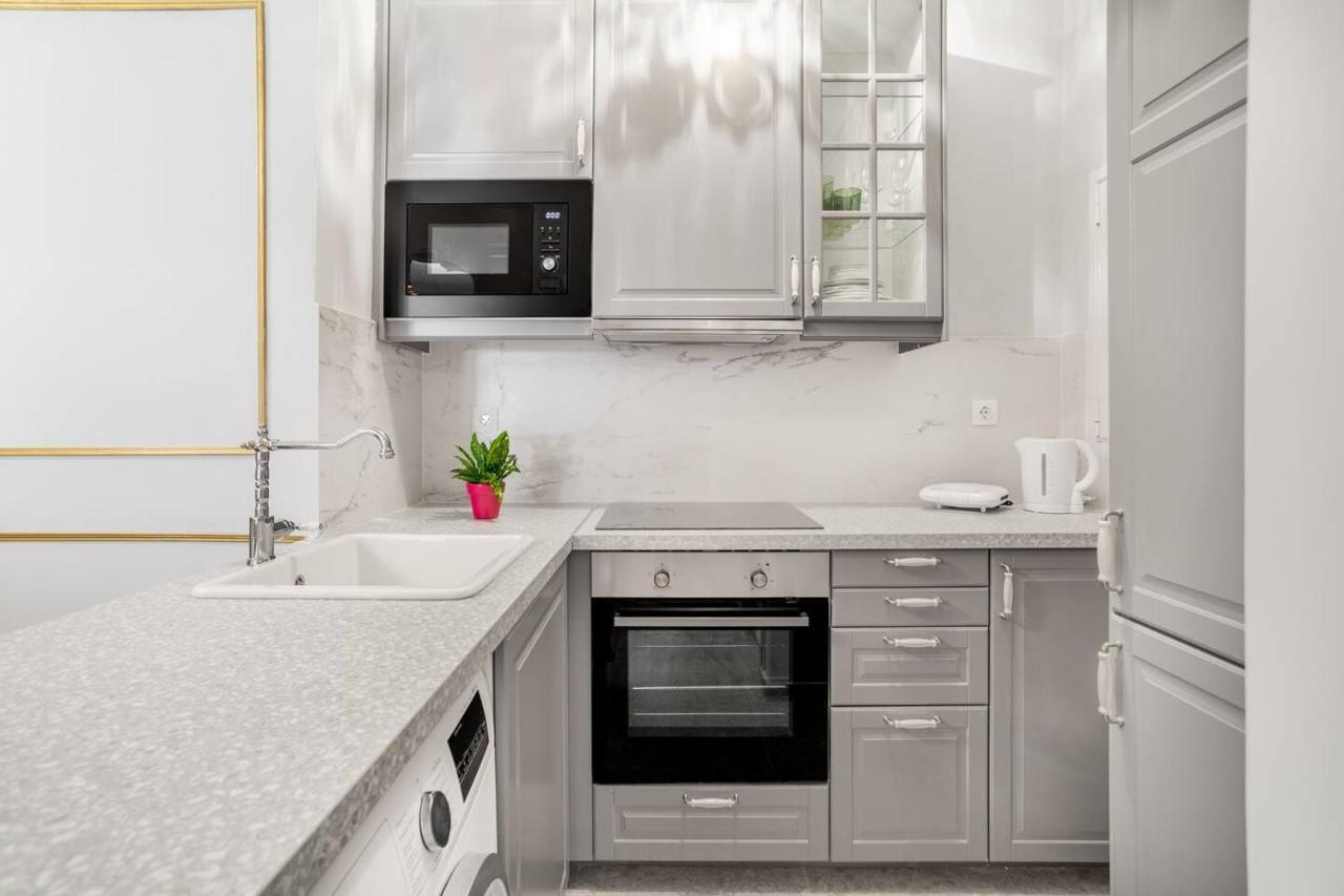Charming Mini-Palace In Colorful Exarhia Area Apartment Athens Luaran gambar