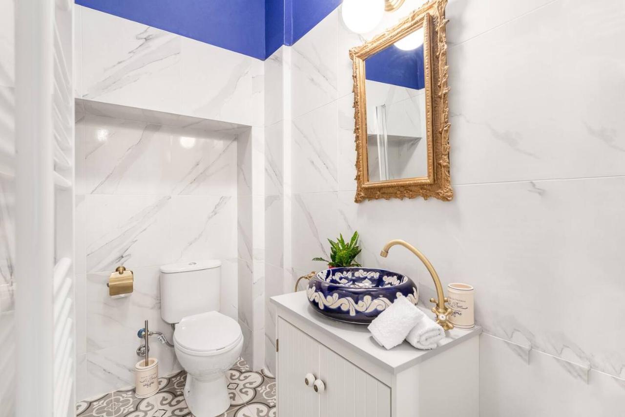 Charming Mini-Palace In Colorful Exarhia Area Apartment Athens Luaran gambar