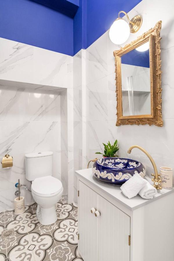 Charming Mini-Palace In Colorful Exarhia Area Apartment Athens Luaran gambar